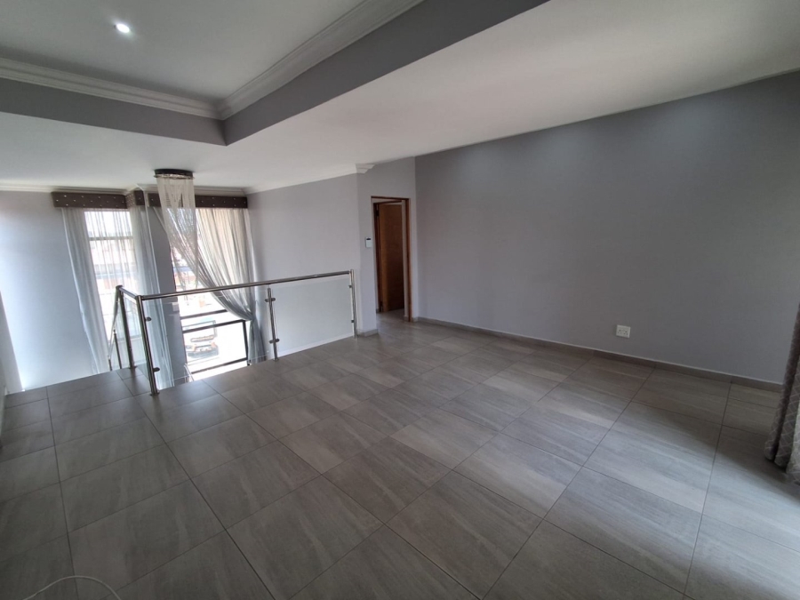 5 Bedroom Property for Sale in Wild Olive Estate Free State